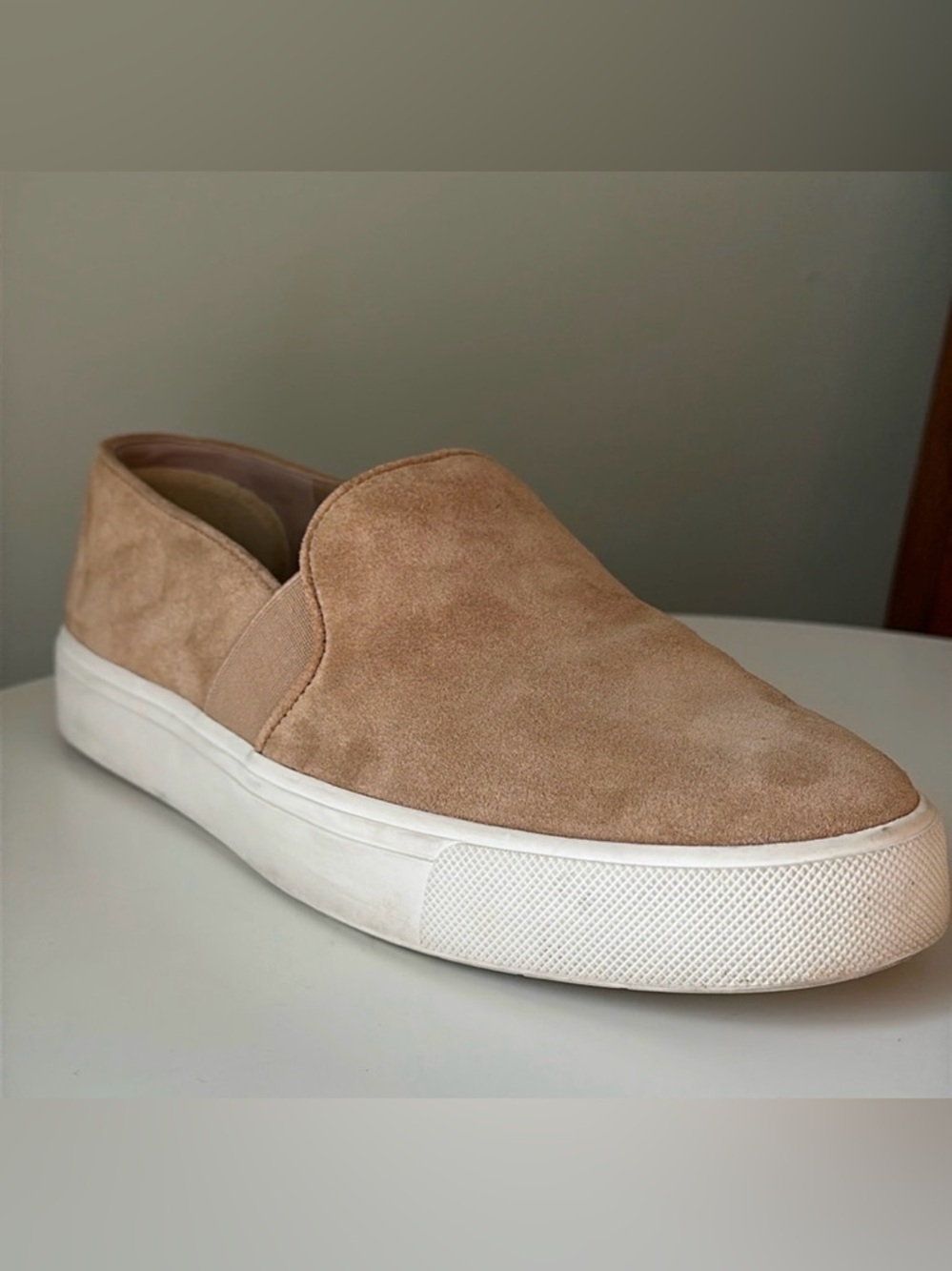 Vince Suede Low Top Slip On Blair Sneakers Cushioned Insole Tan Size 9 Eu 39